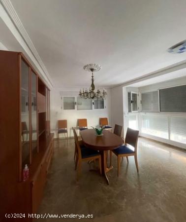  21 Inmobiliarias vende piso seminuevo con garaje  en avenida cami nou - VALENCIA 