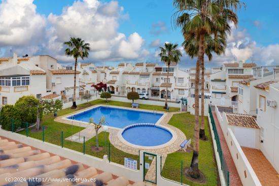  Adosado de 4 dormitorios y 3 baños en Playa Flamenca - ALICANTE 