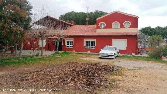  Urbis te ofrece una casa con terreno en Calzada de Valdunciel, Salamanca. - SALAMANCA 