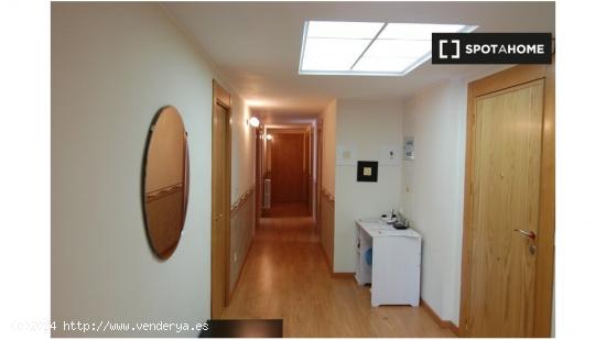 Alquiler de habitaciones en piso de 5 dormitorios en Zaragoza - ZARAGOZA