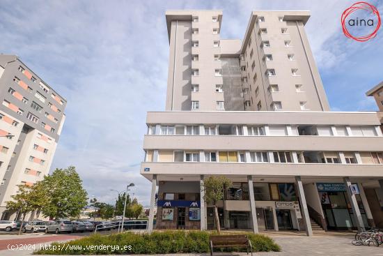 Barañáin: Zona central: Se vende piso a reformar 3ª altura de 3 habitaciones, 1 baño y balcón -