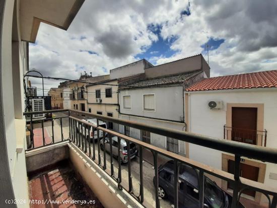 Unifamiliar con patio y garaje en Casar de Cáceres - CACERES