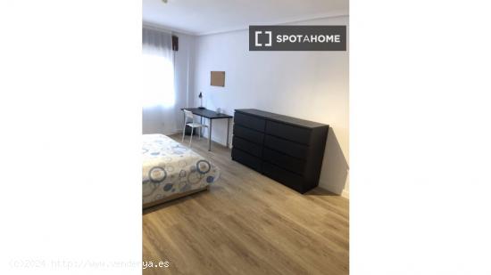 Alquiler de habitaciones en apartamento de 4 habitaciones en Milán-Pumarín - ASTURIAS