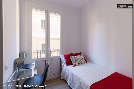  Alquiler de habitaciones en piso de 7 habitaciones en Gràcia Barcelona - BARCELONA 