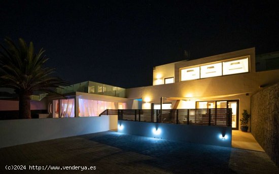  Espectacular Villa en Playa Blanca con Vistas Inigualables y acabado de alto nivel. - Yaiza 