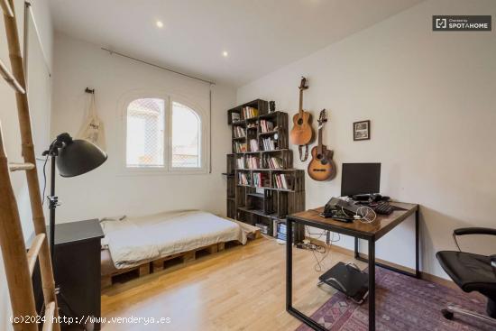  Alquiler de habitaciones en apartamento de 2 dormitorios en Horta-Guinardó - BARCELONA 