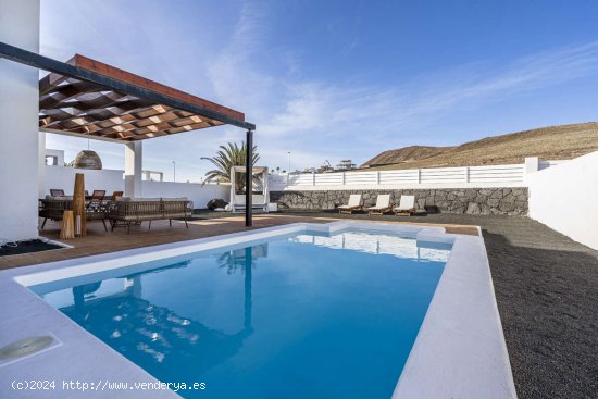  Sumérgete en el Paraíso: Villa de Ensueño en Playa Blanca, Lanzarote - Yaiza 
